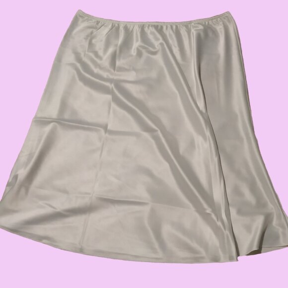 Above-Knee Length Satin Half Slip with Ruffled Hem, Plus Size - Picture 4 of 7